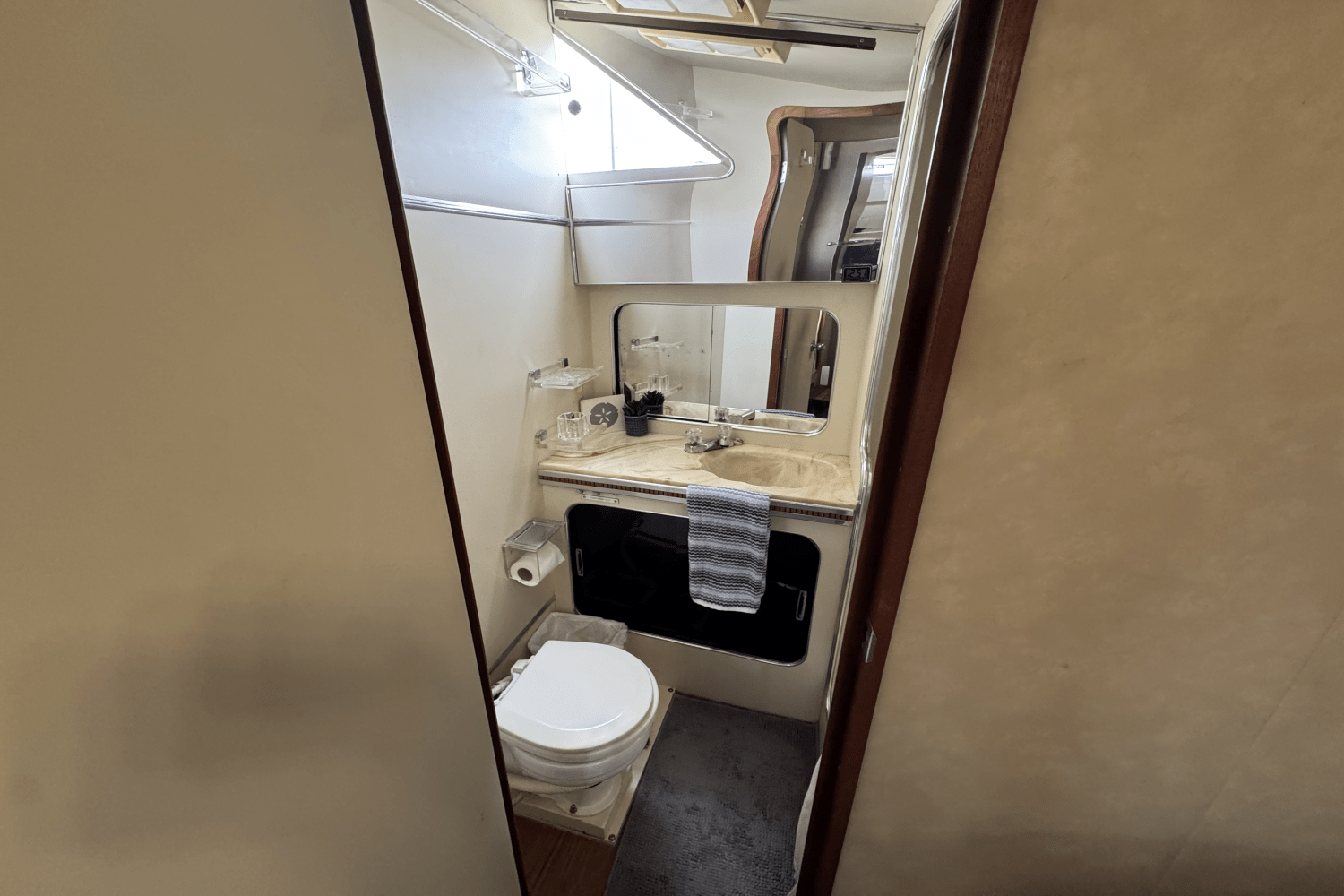 Slide: The Image of Chris-Craft 381 CATALINA 1986 - 24