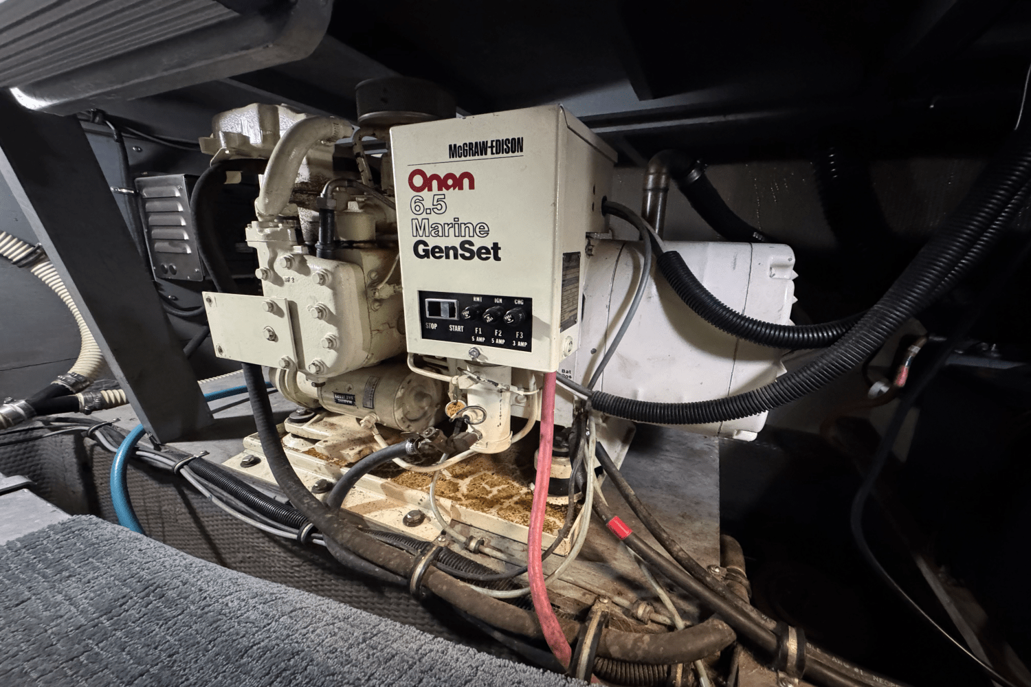 Slide: The Image of Chris-Craft 381 CATALINA 1986 - 27