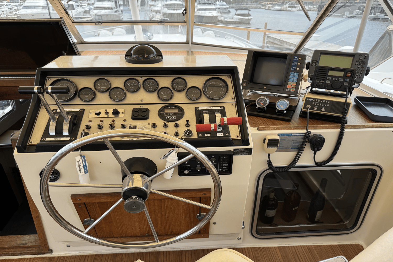 Slide: The Image of Chris-Craft 381 CATALINA 1986 - 4