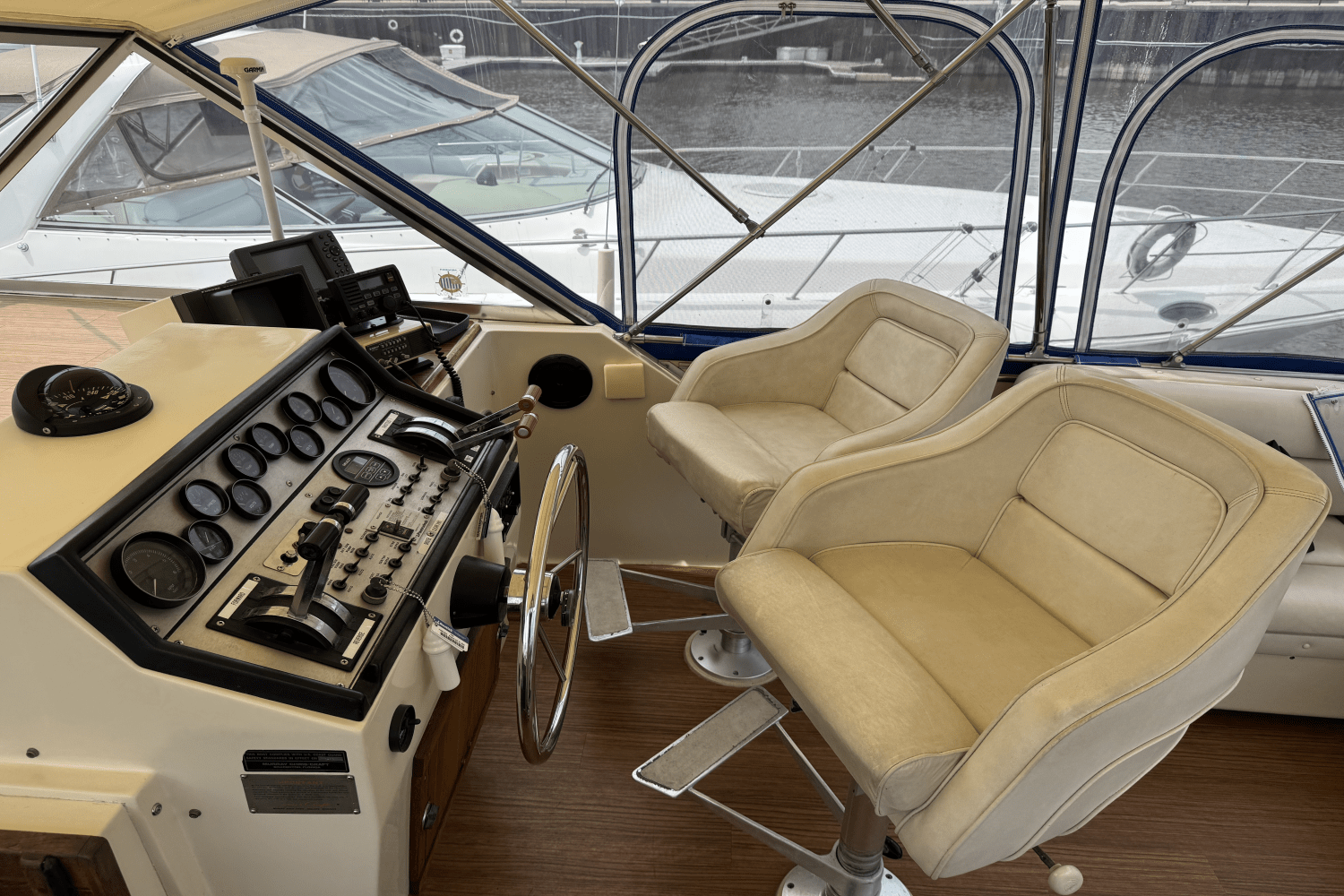 Slide: The Image of Chris-Craft 381 CATALINA 1986 - 5