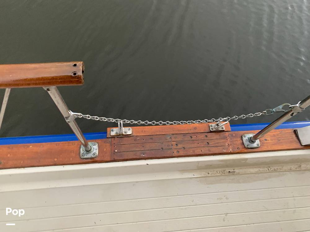 Slide: The Image of Refinished Teak - 9039849