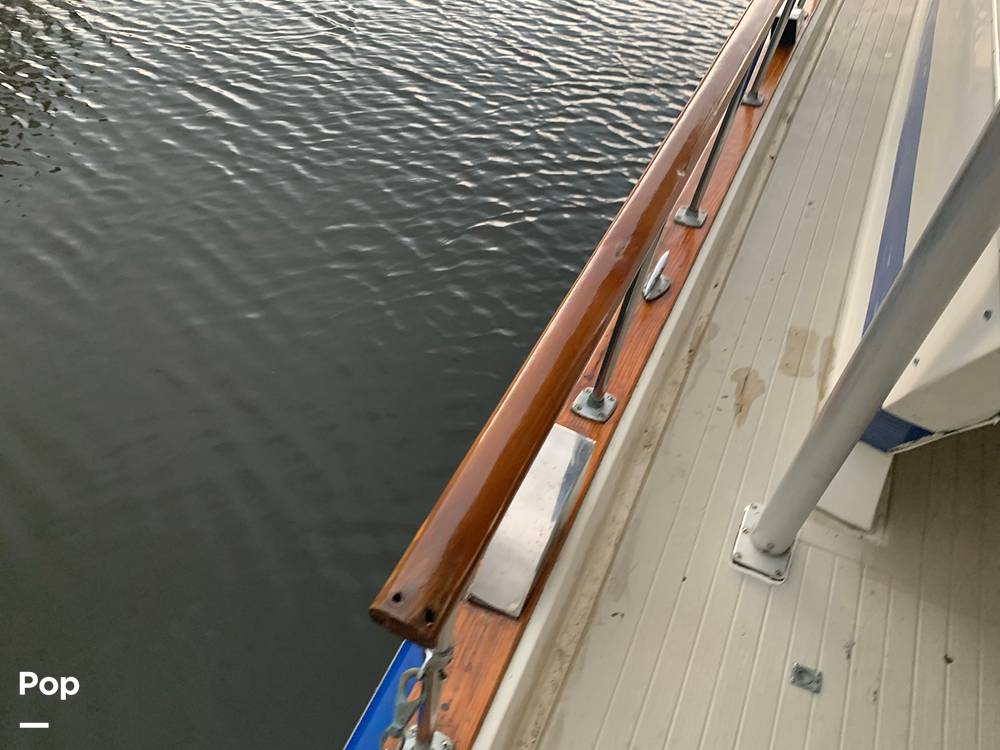 Slide: The Image of Refinished Teak - 9039850