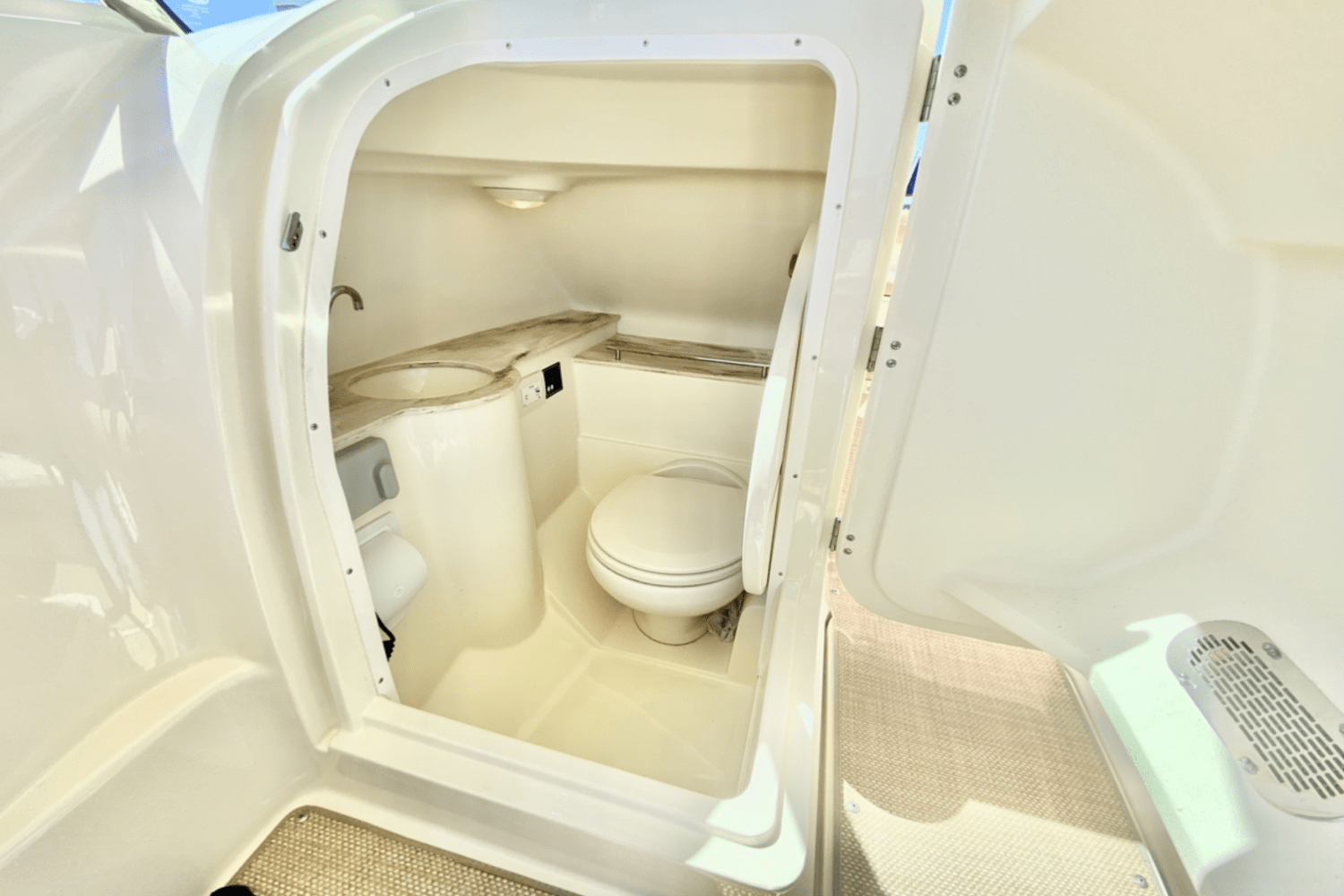 Slide: The Image of Chris-Craft CALYSPO 26 H 2020 - 13