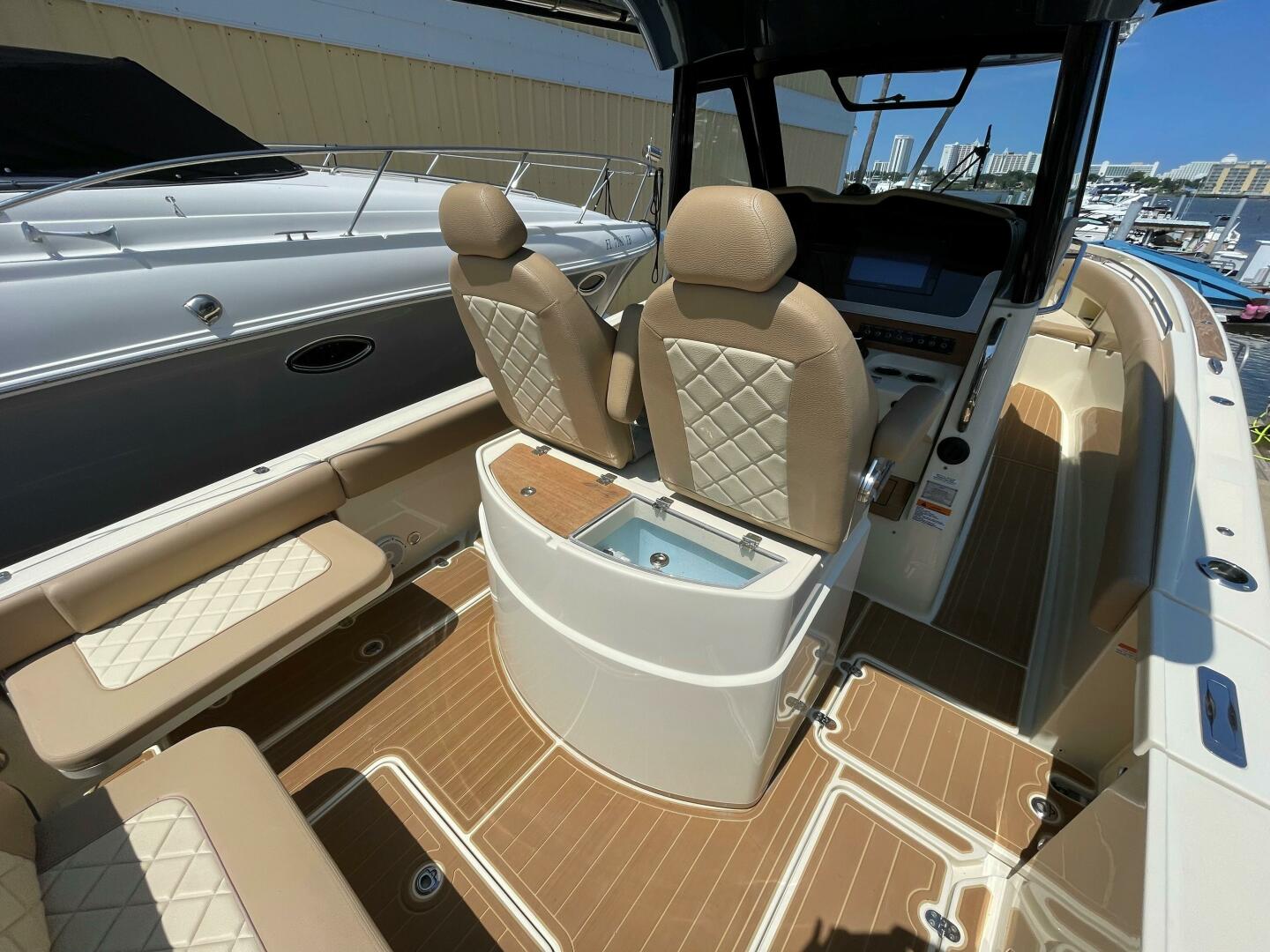 Slide: The Image of Chris Craft 30 Catalina- Livewell and Cockpit Seating 2019 Chris Craft 30 Catalina - 5401254