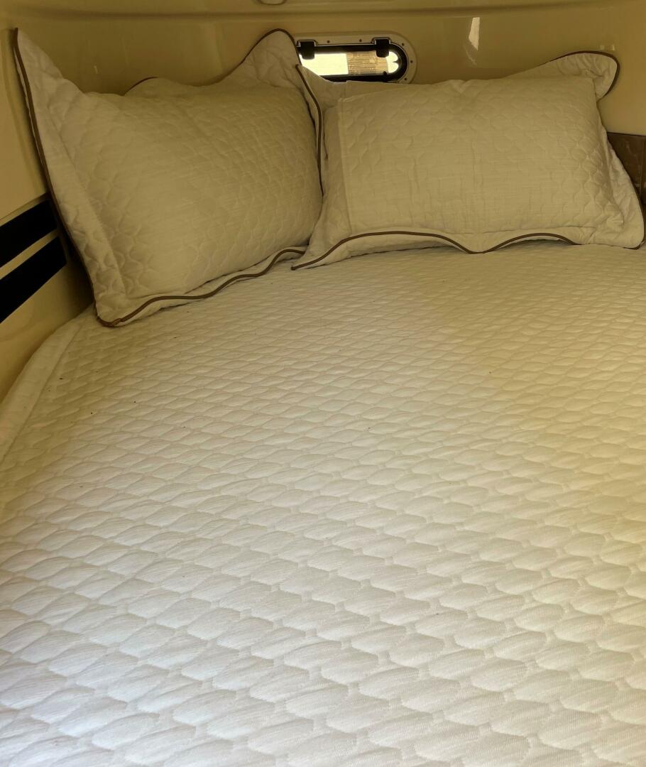 Slide: The Image of Chris Craft 30 Catalina- Cabin 2019 Chris Craft 30 Catalina - 5401271