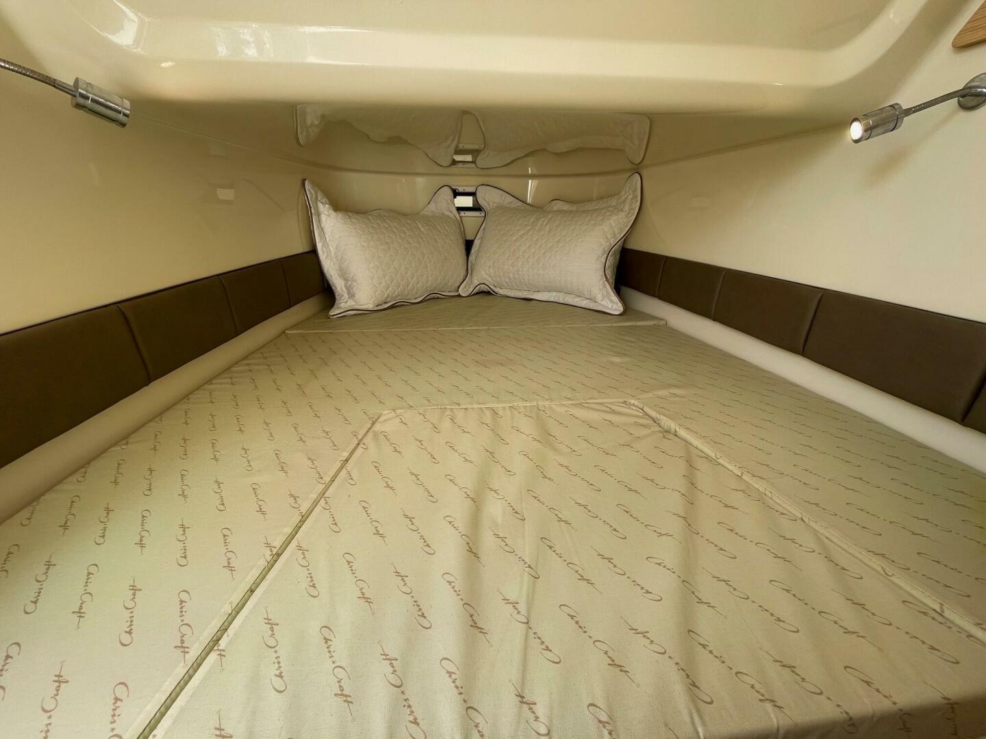 Slide: The Image of Chris Craft 30 Catalina- Cabin Chris Craft 30 Catalina- Engines - 5485673