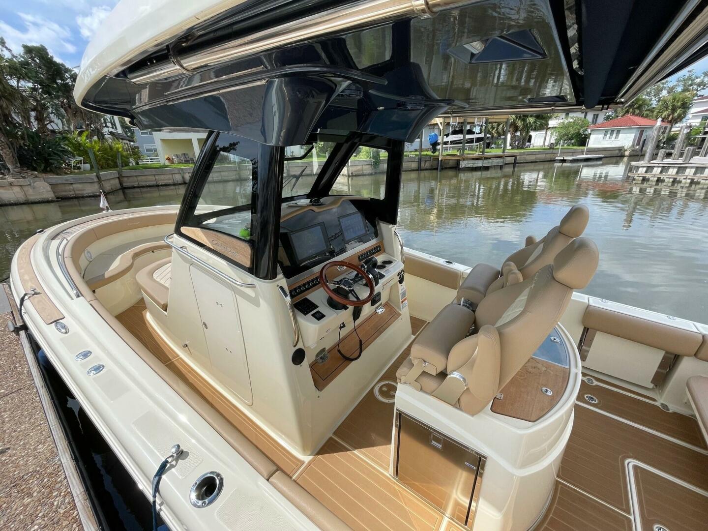 Slide: The Image of Chris Craft 30 Catalina- Helm Chris Craft 30 Catalina- Engines - 5485678