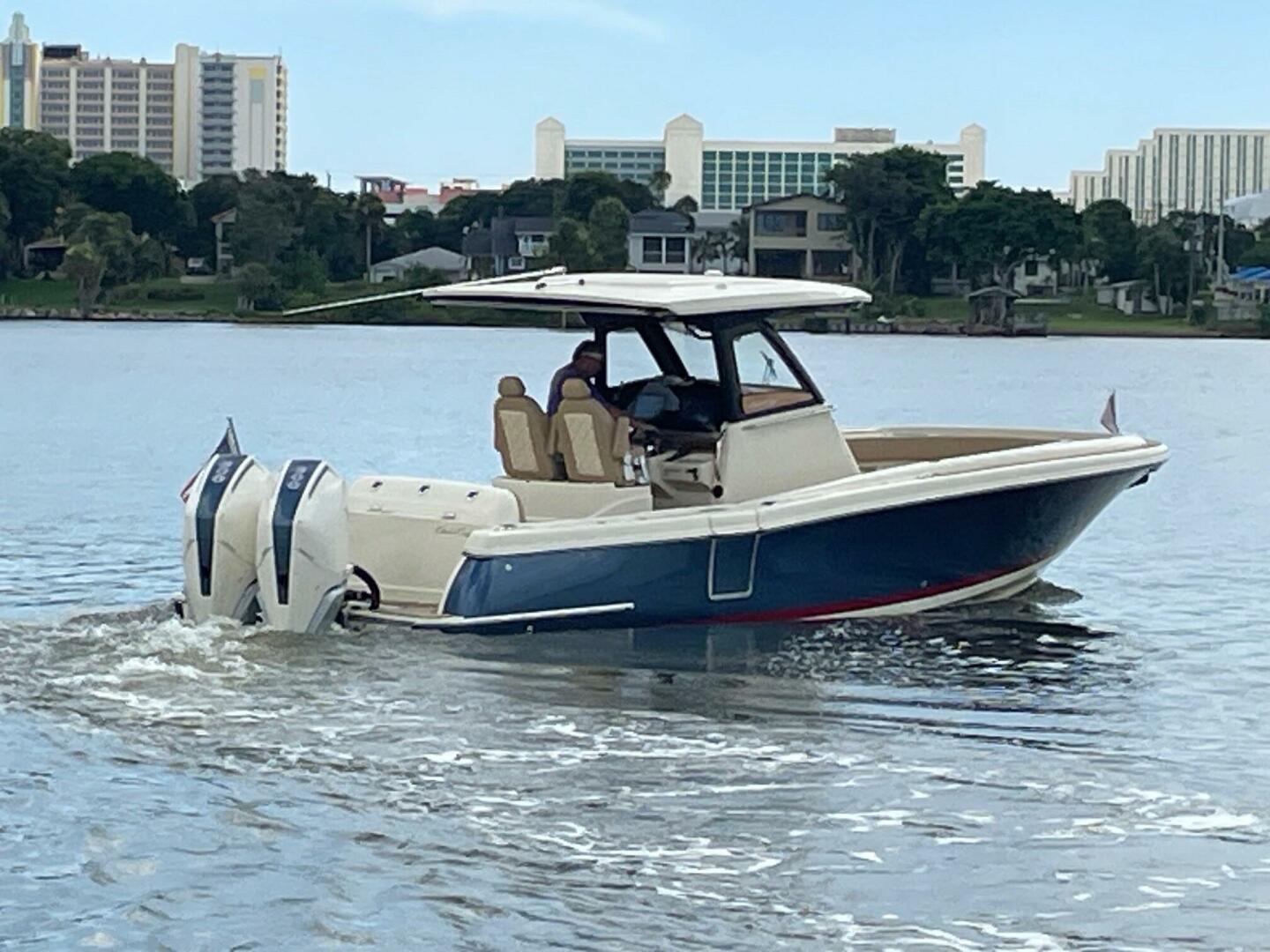Slide: The Image of Chris Craft 30 Catalina- Profile Chris Craft 30 Catalina- Engines - 5485683