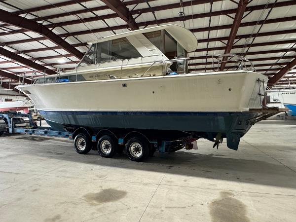 Slide: The Image of Chris-Craft Commander 1969 - 87