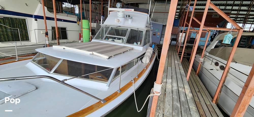 Slide: The Image of Chris-Craft Commander 38 1968 - 15129129