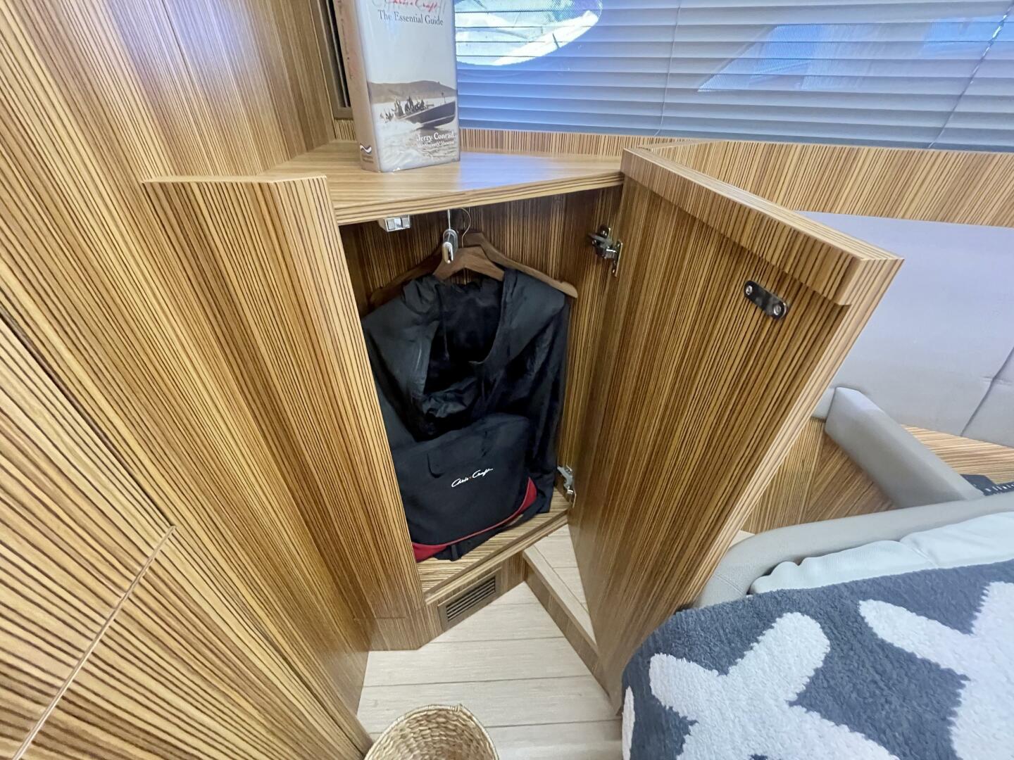 Slide: The Image of Chris-Craft Commander 42 2017 - 4188396