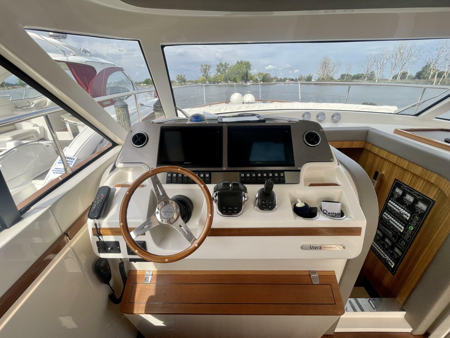 Slide: The Image of Chris-Craft Commander 42 2017 - 4188421