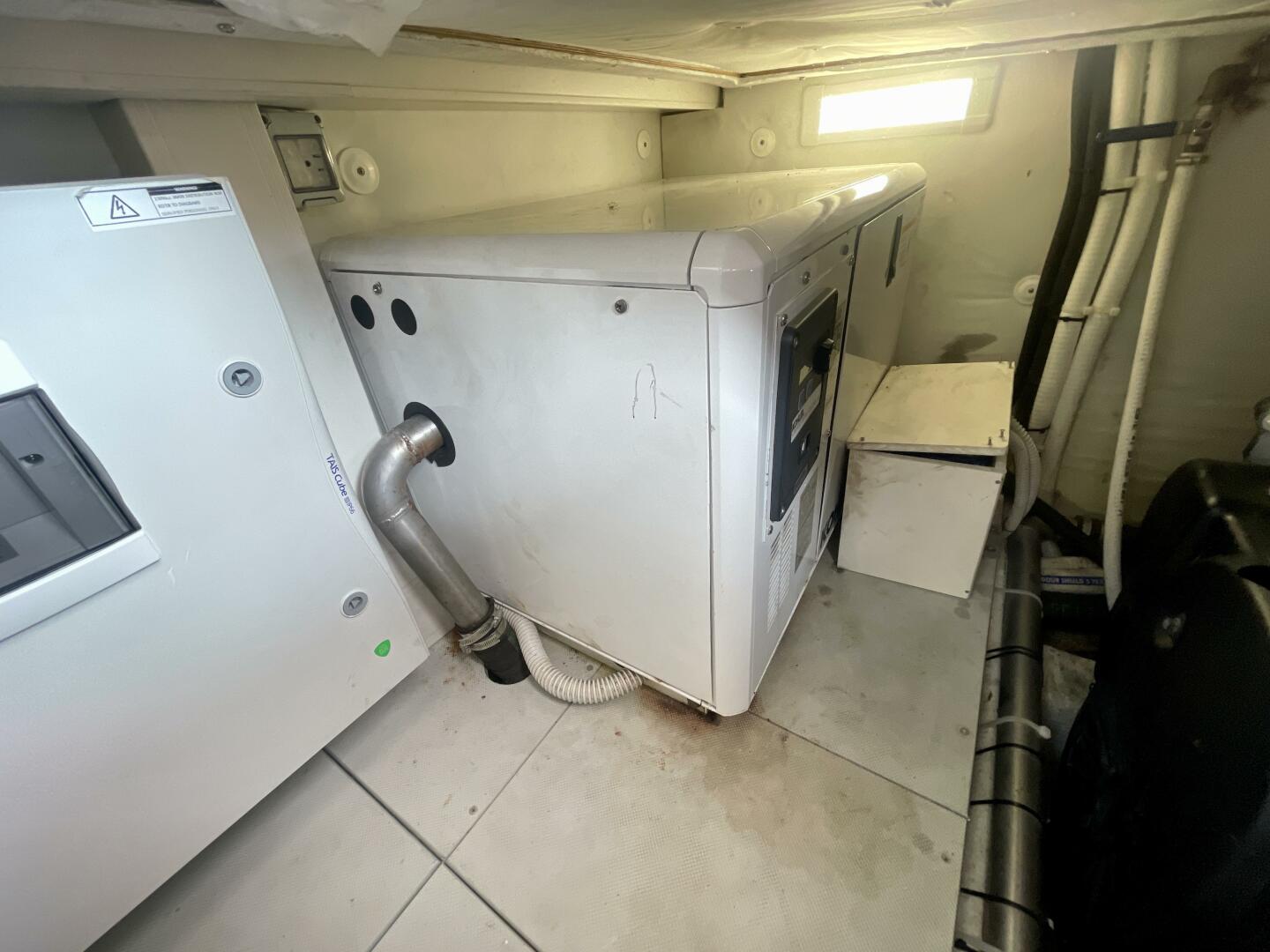 Slide: The Image of Chris-Craft Commander 42 2017 - 4188439