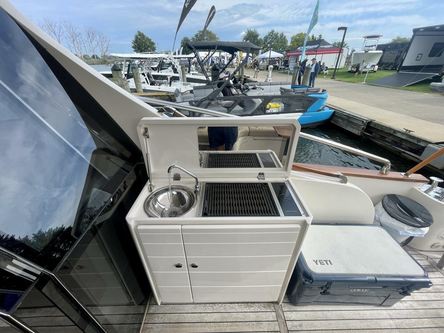 Slide: The Image of Chris-Craft Commander 42 2017 - 4188445
