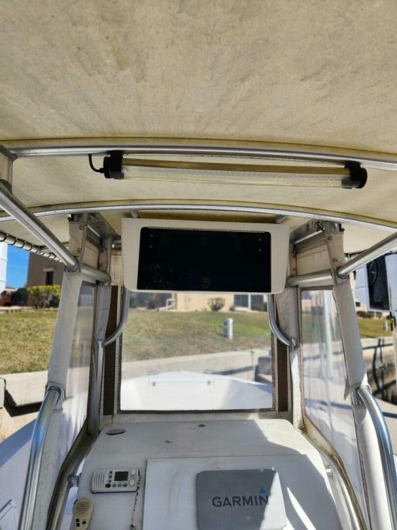 Slide: The Image of Clearwater 2300 Center Console 2007 - 4980704