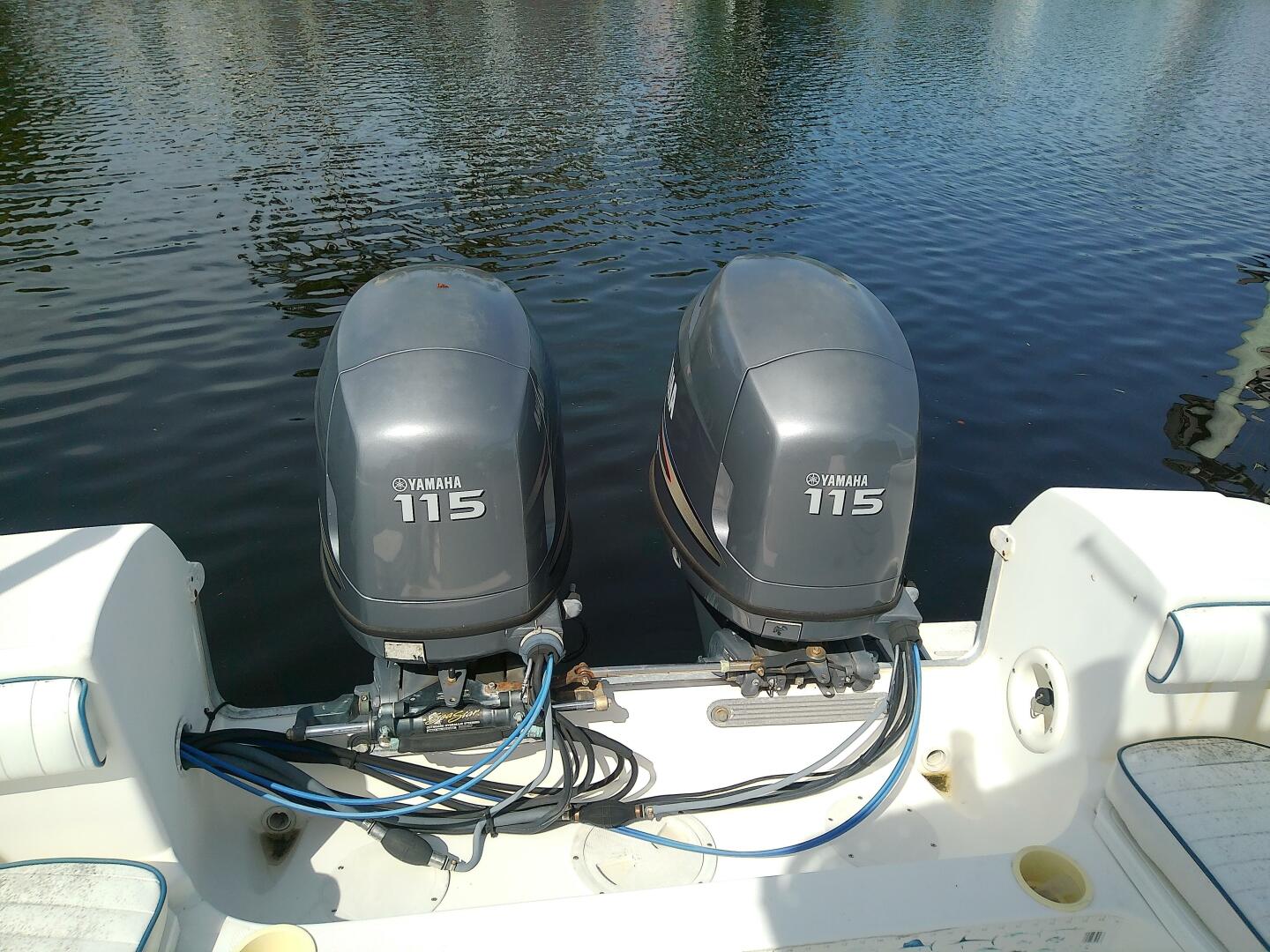 Slide: The Image of Clearwater 2300 Center Console 2007 - 5410540