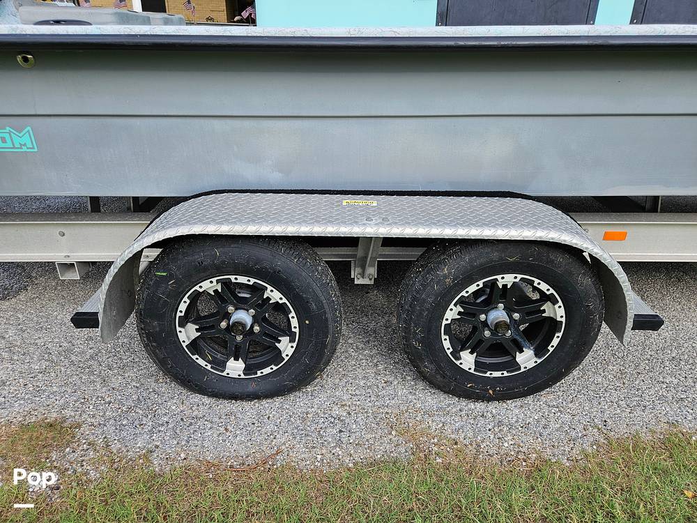 Slide: The Image of Trailer Wheels/tires - 15624572