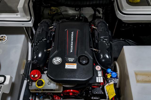 Slide: The Image of Volvo Penta 350 V8 engine in 2021 Cobalt R5 Surf boat. - 32