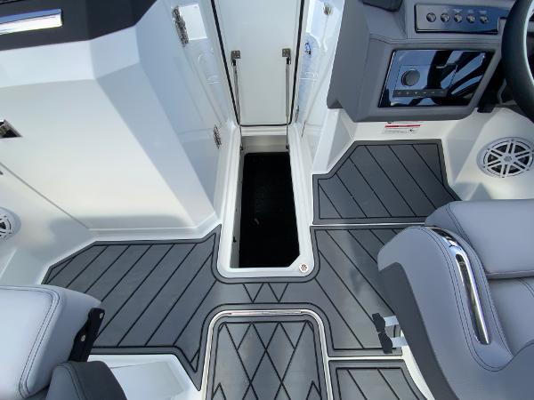 Slide: The Image of Cobalt R8 Outboard 2024 - 50