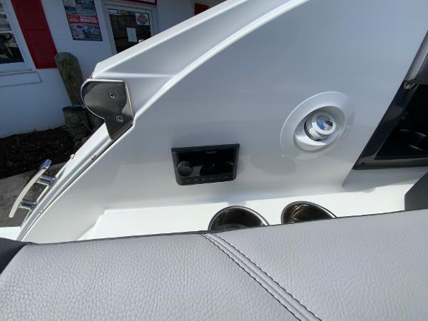 Slide: The Image of Cobalt R8 Outboard 2024 - 52