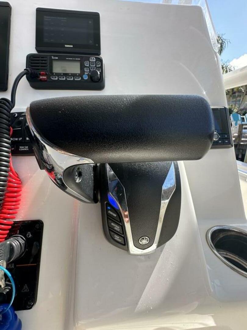 Slide: The Image of Cobia 220 CC 2023 - 4684729