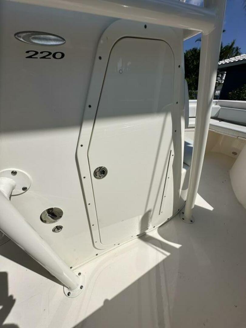 Slide: The Image of Cobia 220 CC 2023 - 4684766