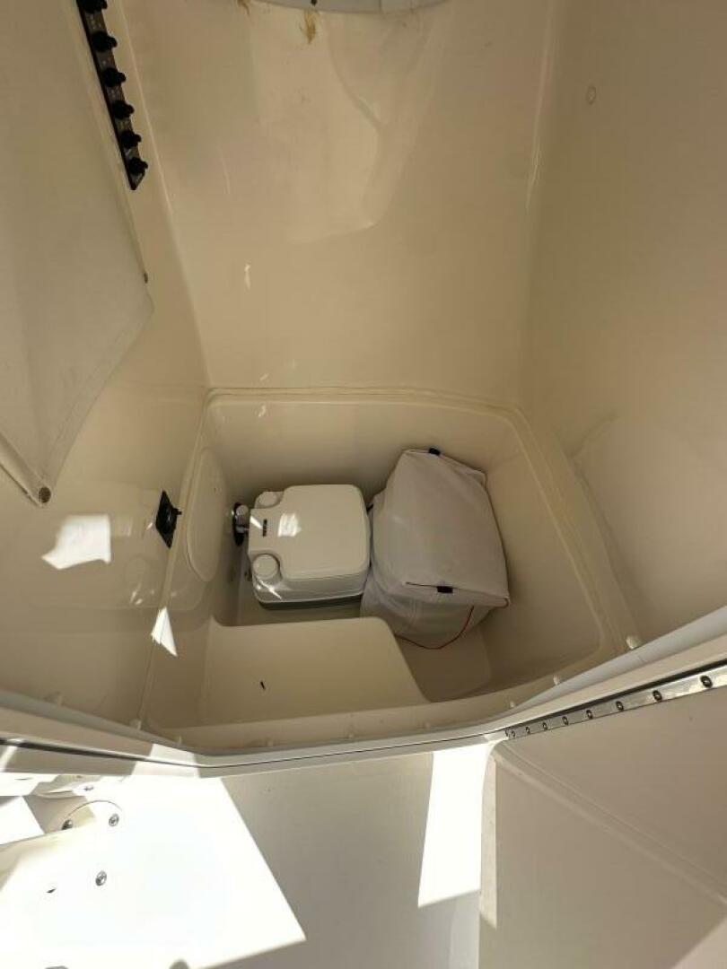 Slide: The Image of Cobia 220 CC 2023 - 4684770