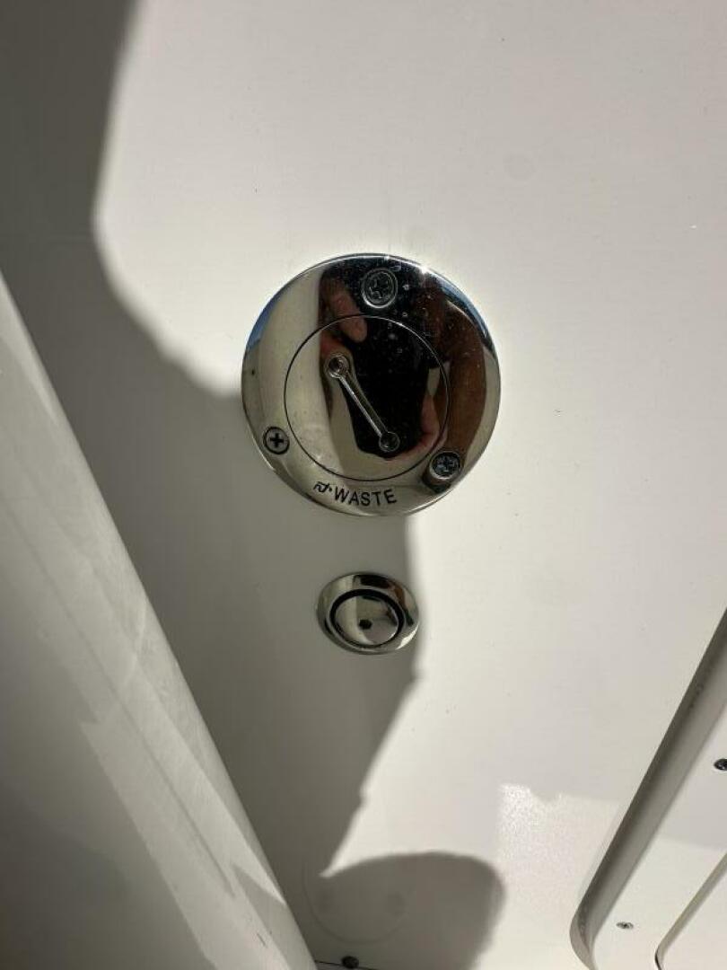 Slide: The Image of Cobia 220 CC 2023 - 4684775