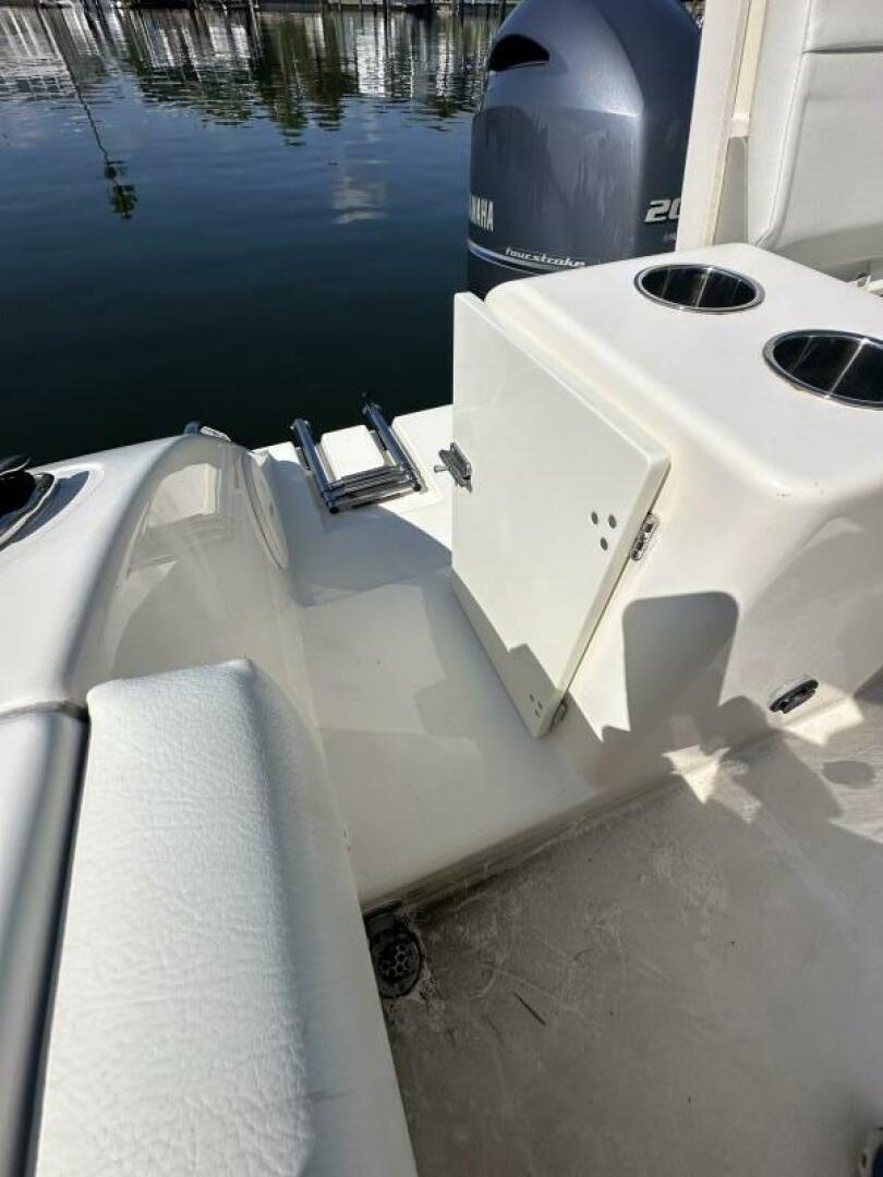 Slide: The Image of Cobia 220 CC 2023 - 4684781