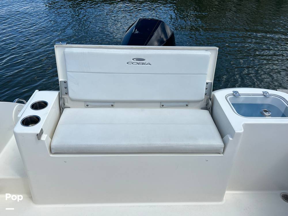 Slide: The Image of Rear Fold Down Seat - 14282208