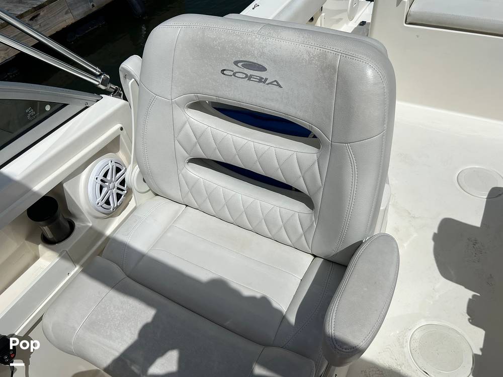 Slide: The Image of Cockpit Seat - 14282223