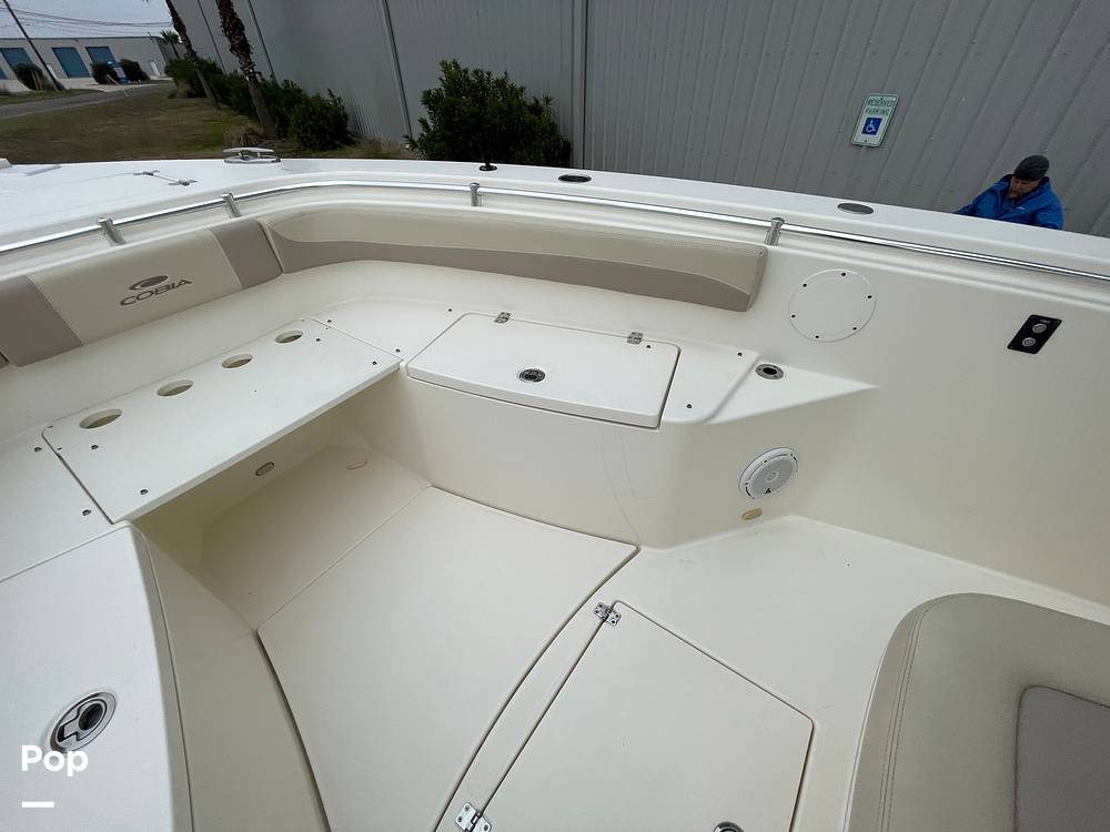 Slide: The Image of Bow Seating With Storage - 15063809