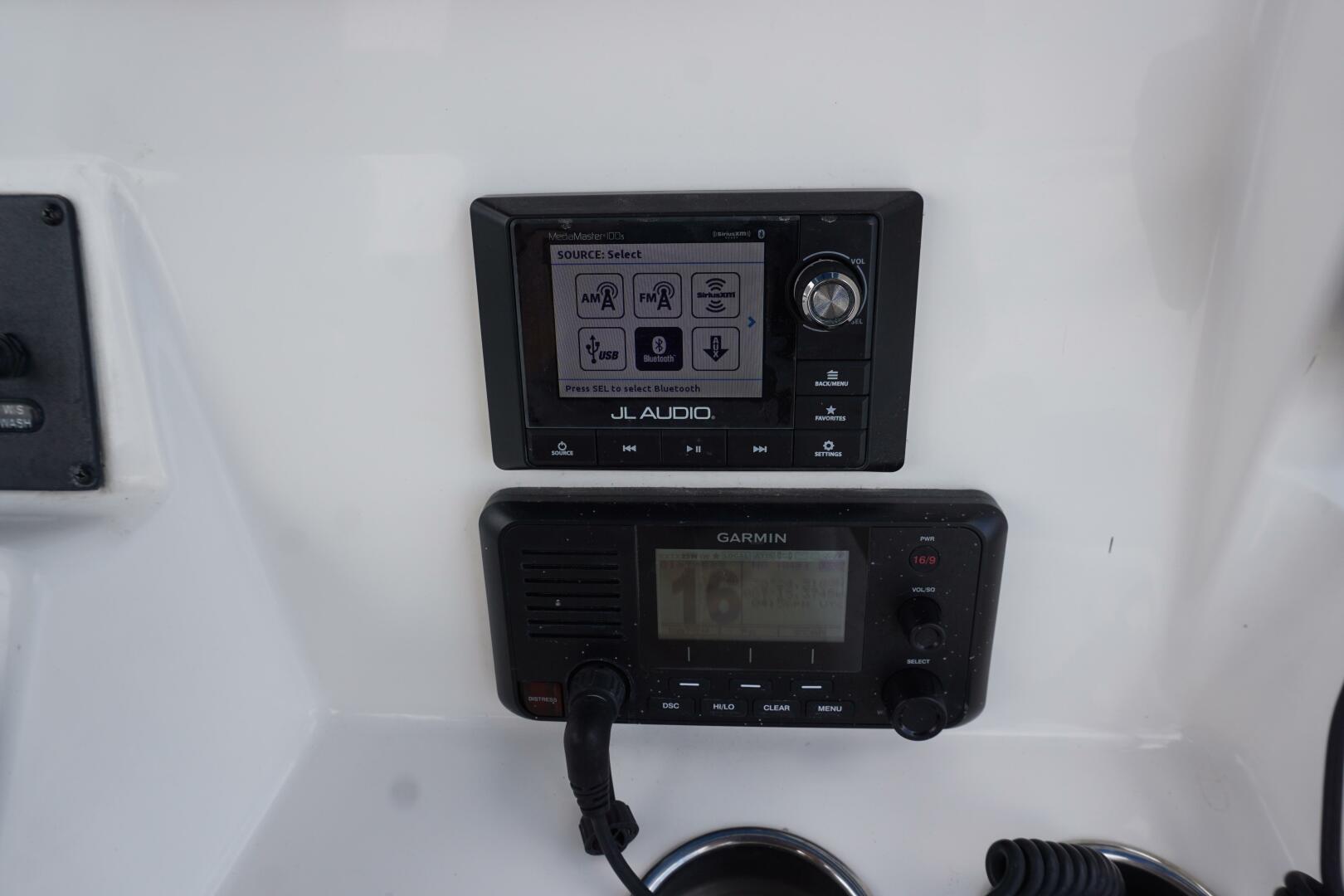 Slide: The Image of 2019 32 Cobia 320 CC SANTIAGO Electronics (1) - 4411172