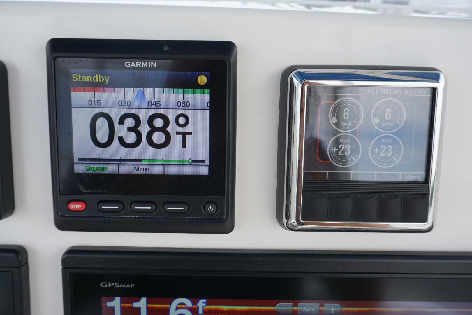 Slide: The Image of 2019 32 Cobia 320 CC SANTIAGO Electronics (5) - 4411186