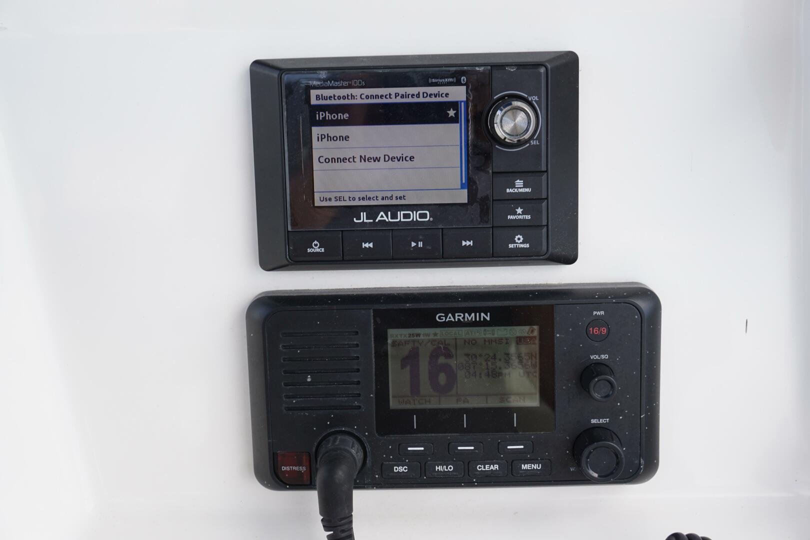 Slide: The Image of 2019 32 Cobia 320 CC SANTIAGO Electronics (7) - 4411192