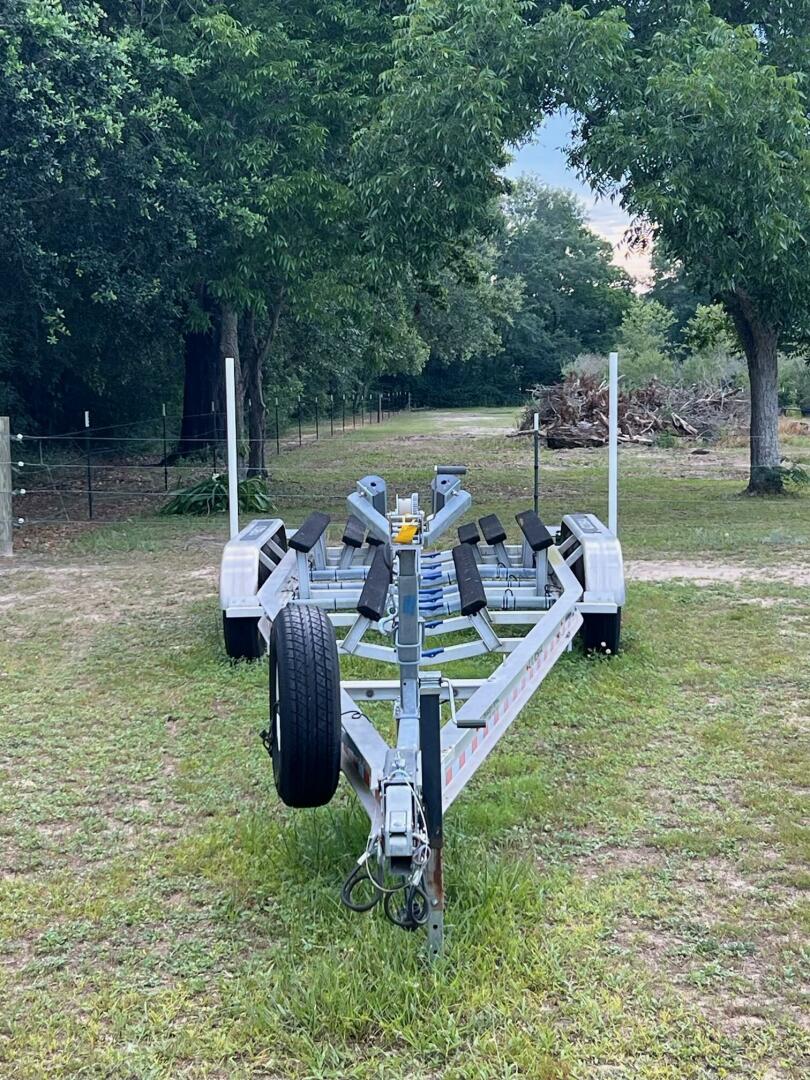 Slide: The Image of 2019 32 Cobia 320 CC SANTIAGO Trailer (2) - 4413157