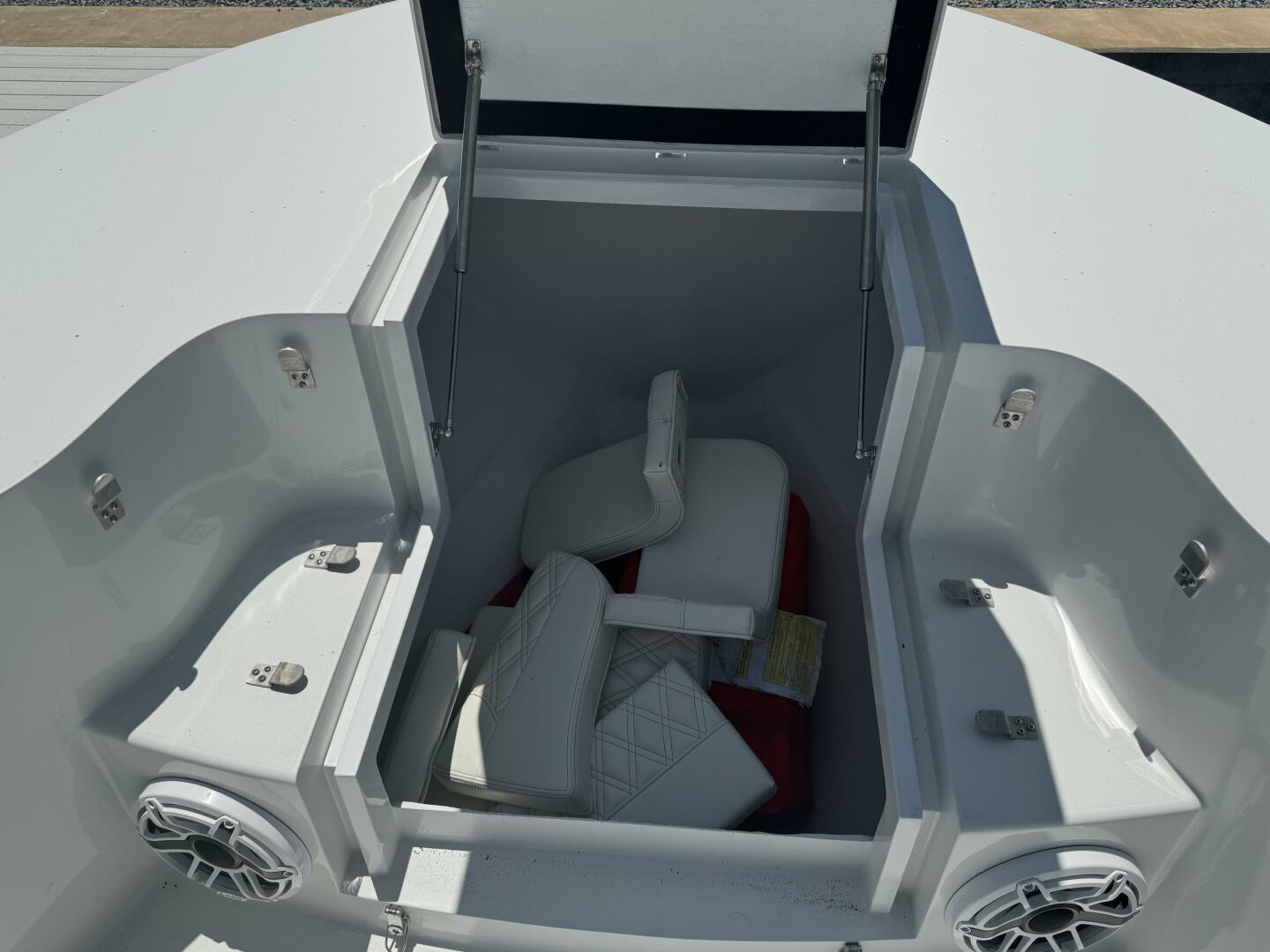 Slide: The Image of Conch 25 Bay 2022 - 4384554