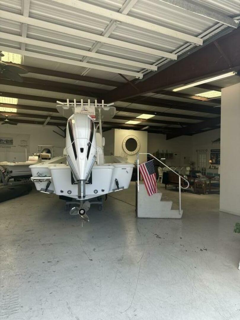 Slide: The Image of Conch 25 Bay 2022 - 4857025