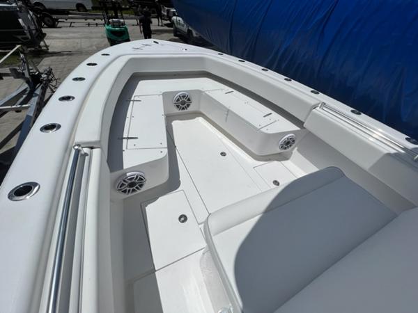 Slide: The Image of Contender 28 T 2024 - 4