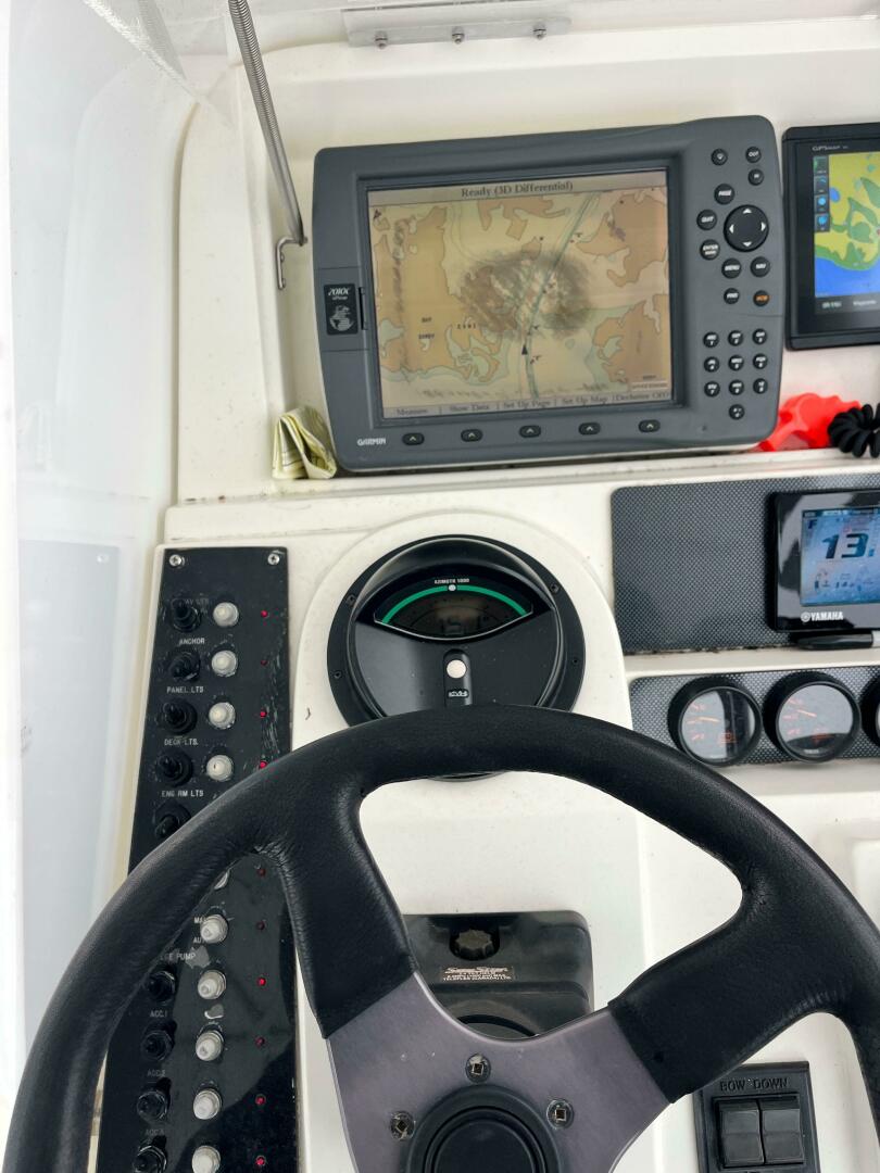 Slide: The Image of Contender 35 Side Console 1997 - 5106400