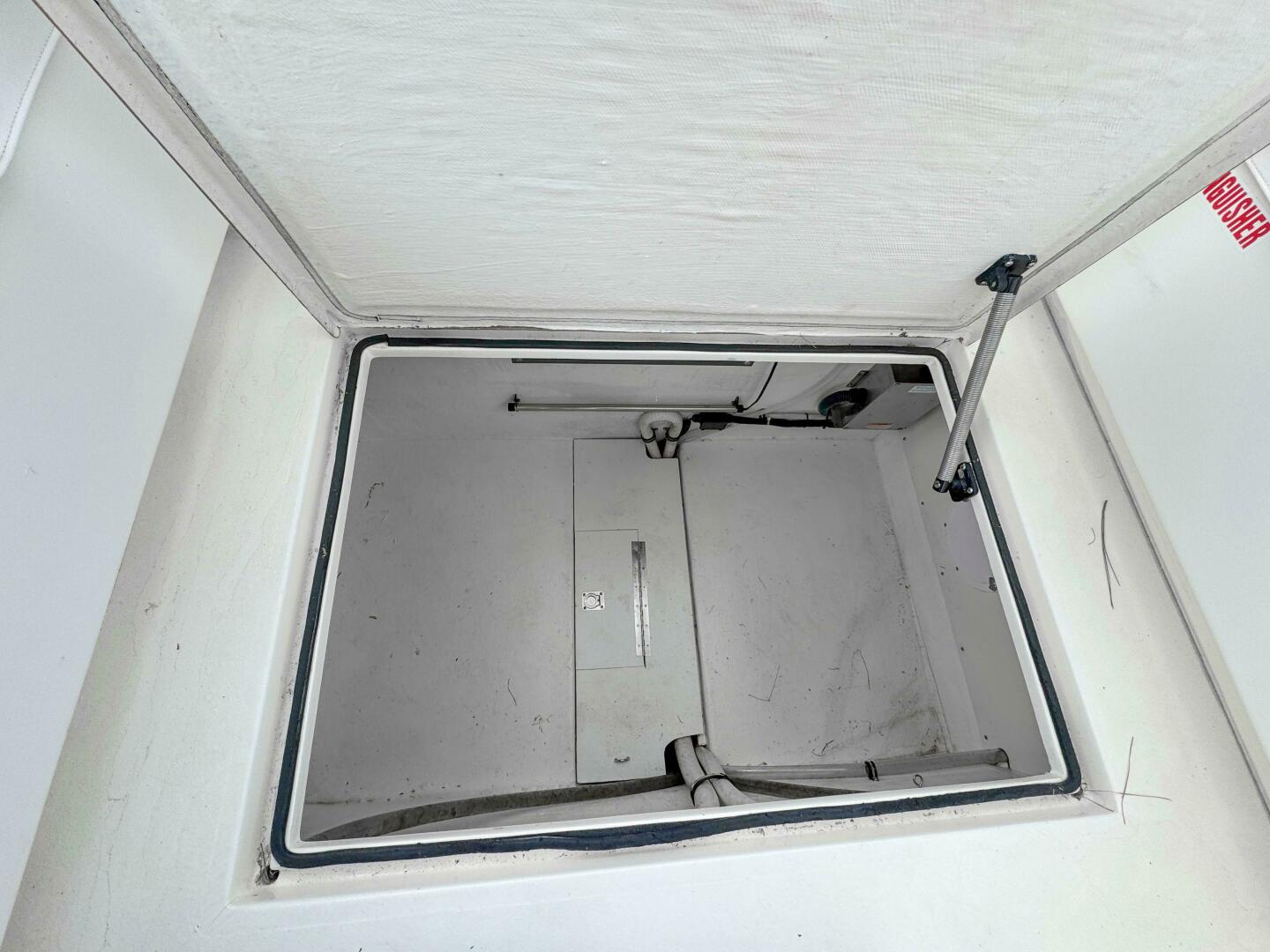 Slide: The Image of Contender 35 Side Console 1997 - 5106413