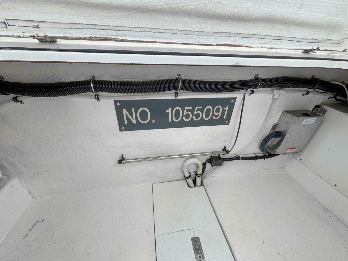 Slide: The Image of Contender 35 Side Console 1997 - 5106415