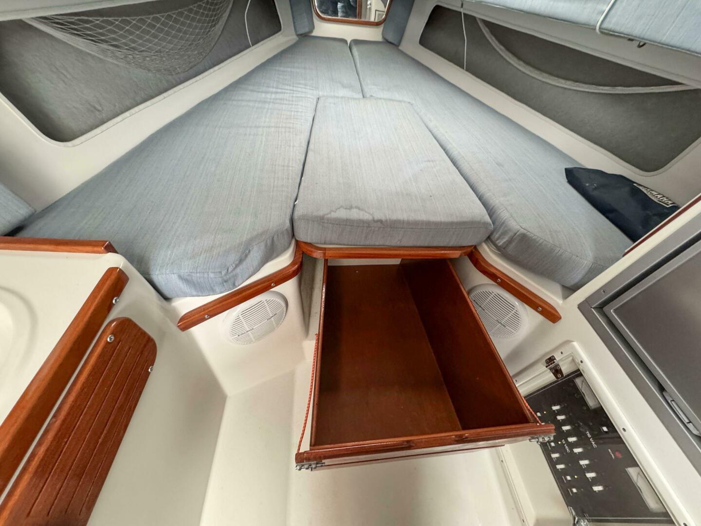Slide: The Image of Contender 35 Side Console 1997 - 5106417