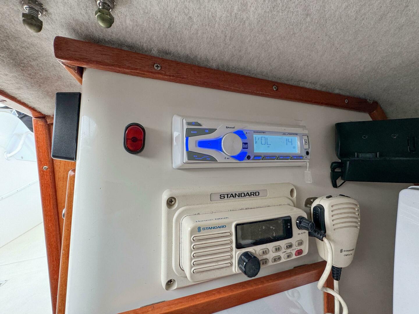 Slide: The Image of Contender 35 Side Console 1997 - 5106421