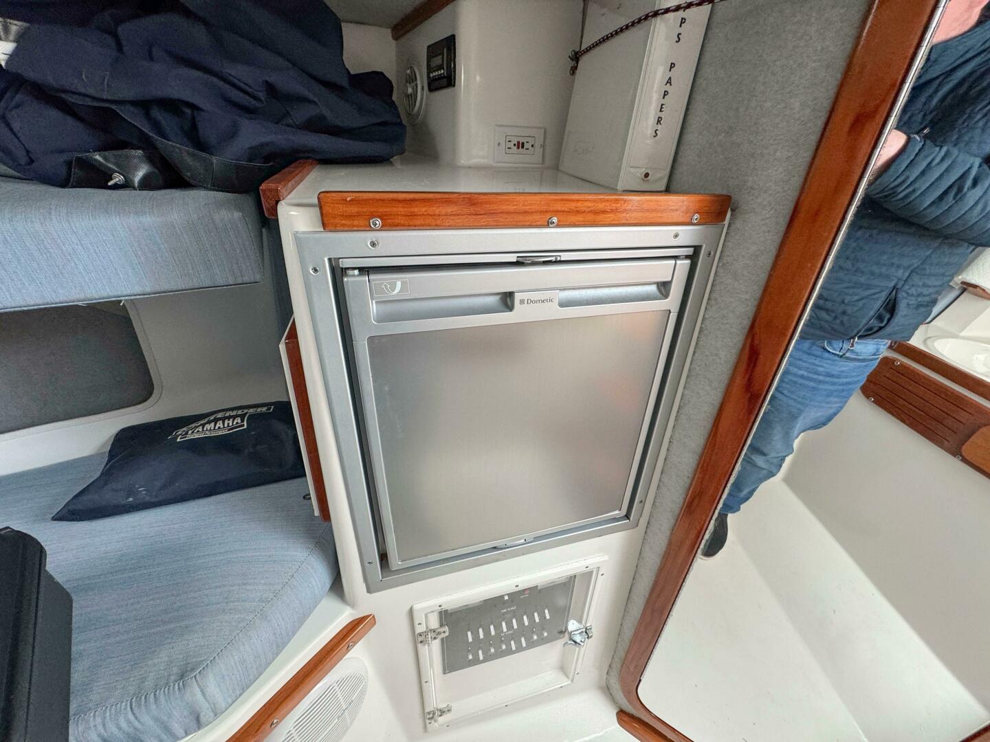 Slide: The Image of Contender 35 Side Console 1997 - 5106422