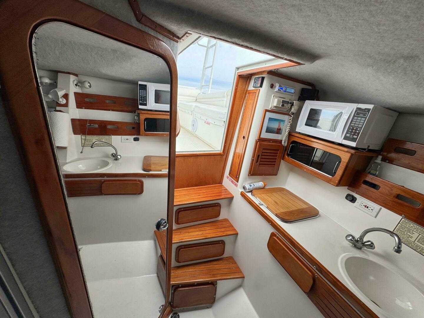 Slide: The Image of Contender 35 Side Console 1997 - 5106423