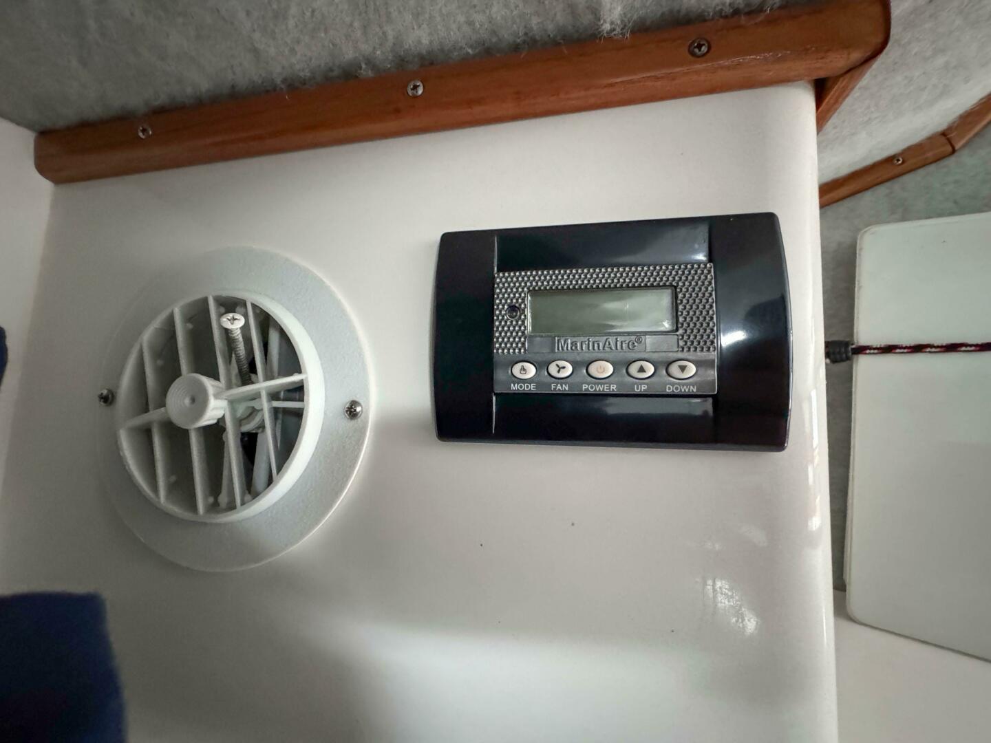 Slide: The Image of Contender 35 Side Console 1997 - 5106425