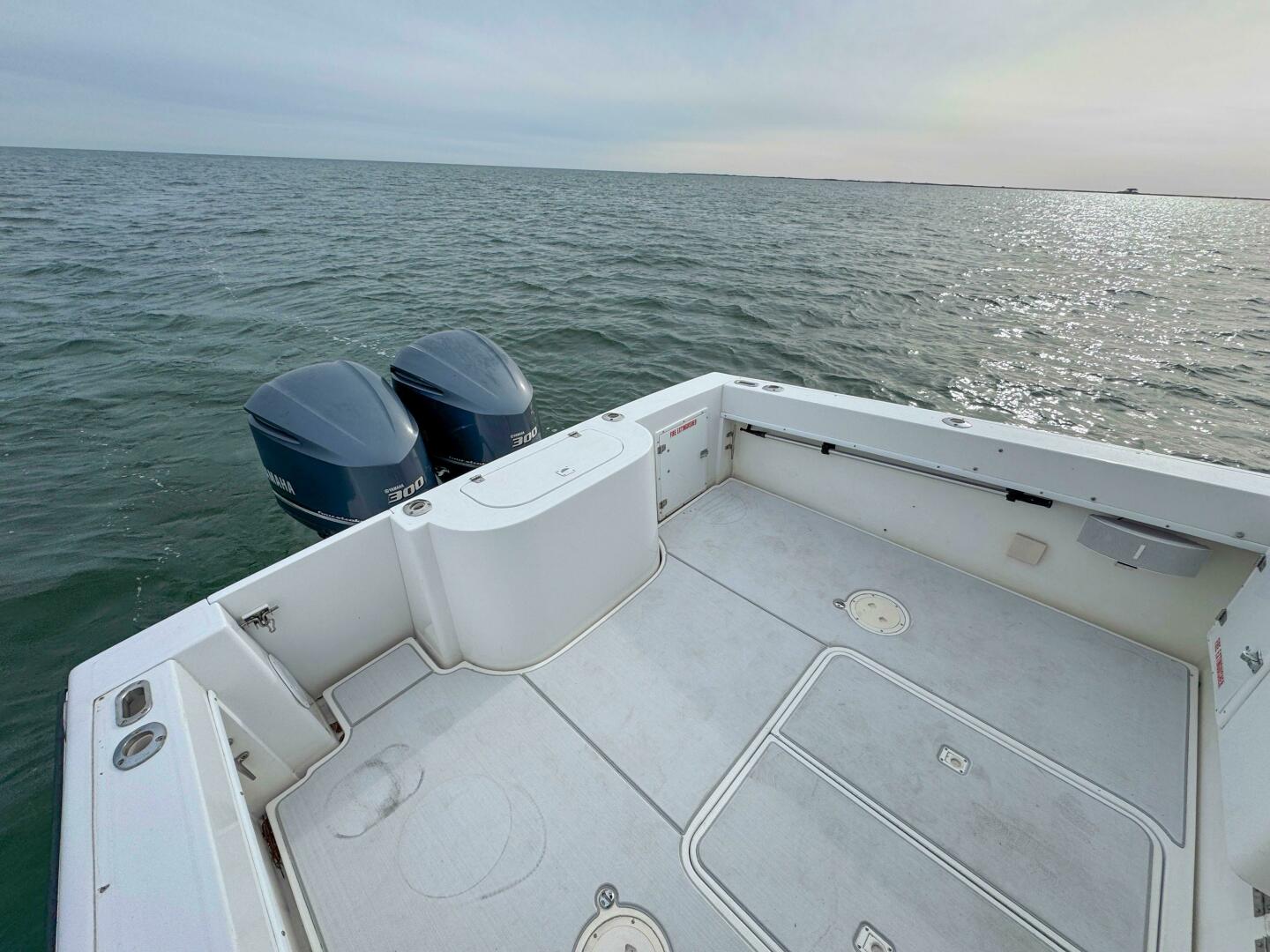 Slide: The Image of Contender 35 Side Console 1997 - 5106386