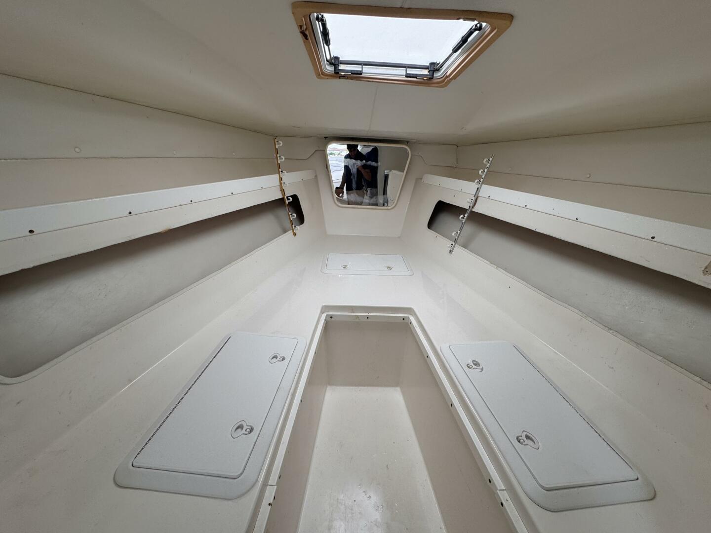 Slide: The Image of Contender 35 Side Console 2004 - 5060237