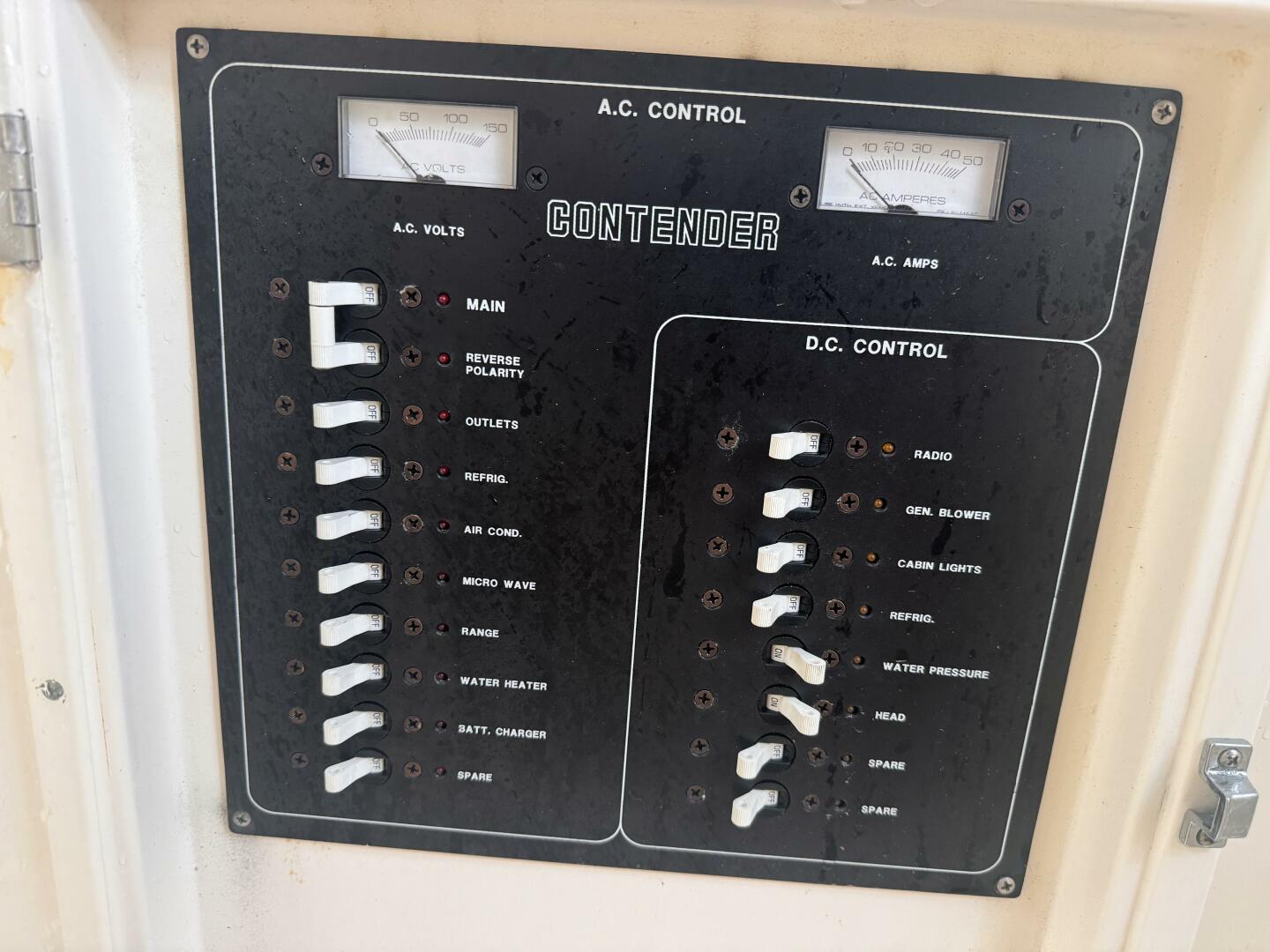 Slide: The Image of Contender 35 Side Console 2004 - 5060238